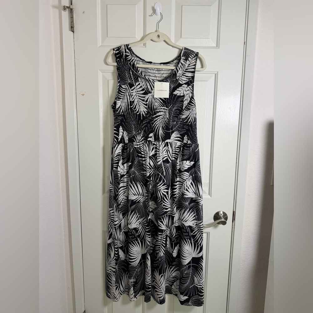 croft‎ & barrow Black and White Palm-Print Maxi Dress